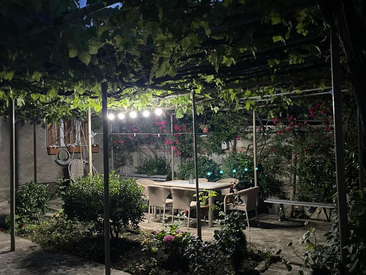 Mari Guest House Telavi Exteriör bild