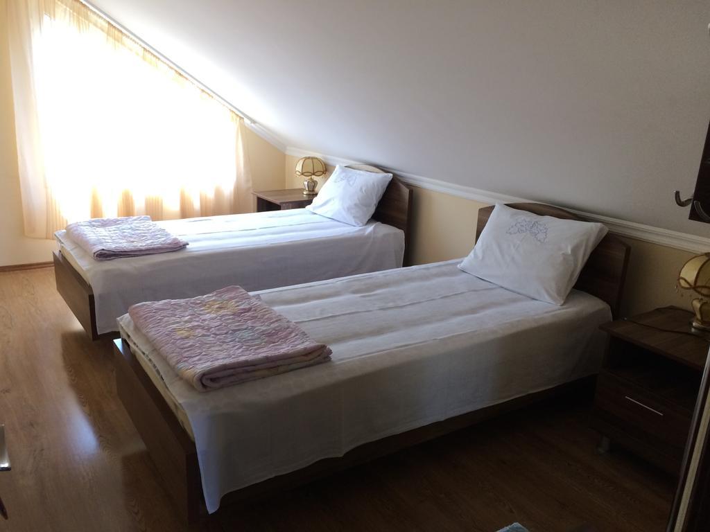 Mari Guest House Telavi Exteriör bild