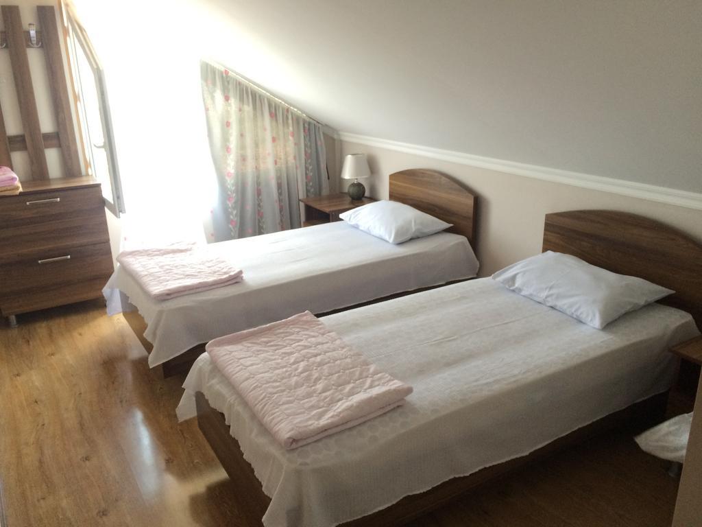 Mari Guest House Telavi Exteriör bild