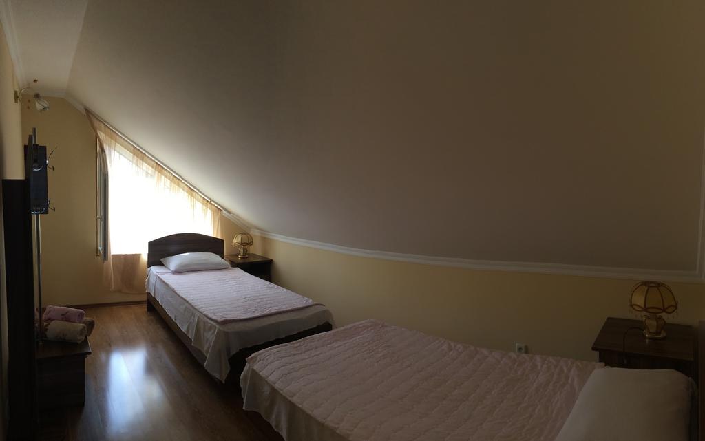 Mari Guest House Telavi Exteriör bild