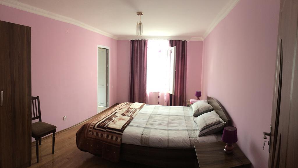 Mari Guest House Telavi Exteriör bild