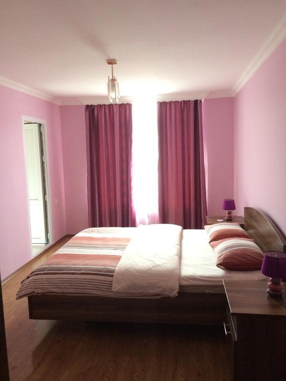 Mari Guest House Telavi Exteriör bild