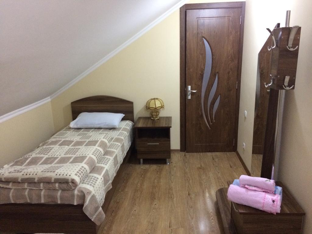 Mari Guest House Telavi Exteriör bild