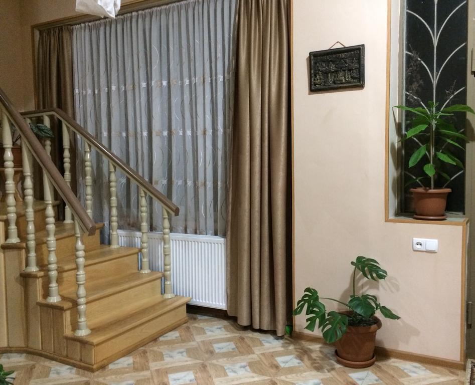 Mari Guest House Telavi Exteriör bild